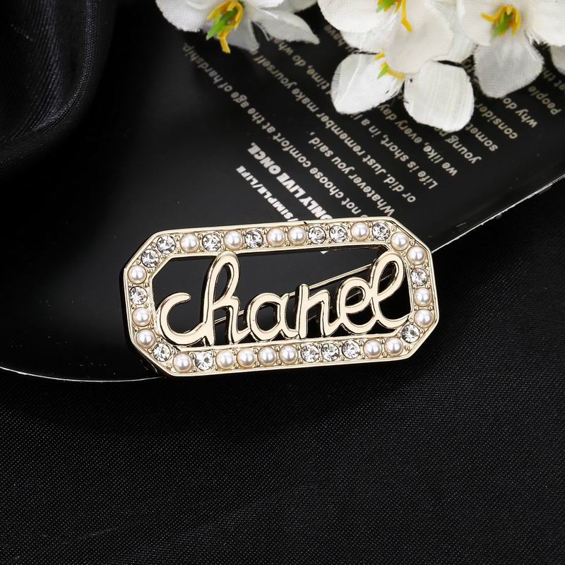 Chanel Brooch 09yxq10